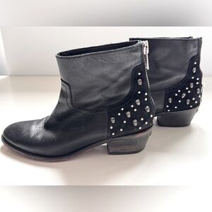 Zadig & Voltaire
Teddy leather western boots
SZ 38EU